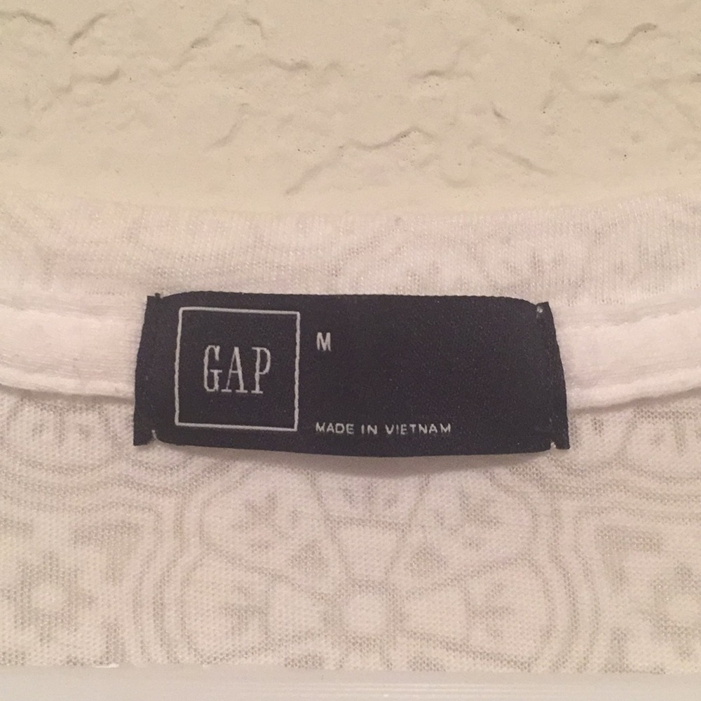 GAP Sheer, Detailed Tee